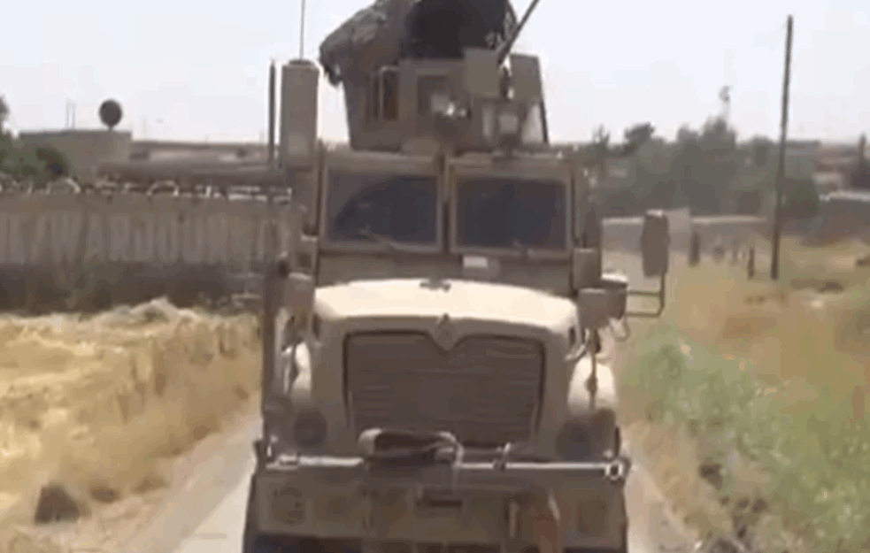 U Siriji se sukobile američke i ruske trupe, nastradalo oklopno vozilo SAD VIDEO